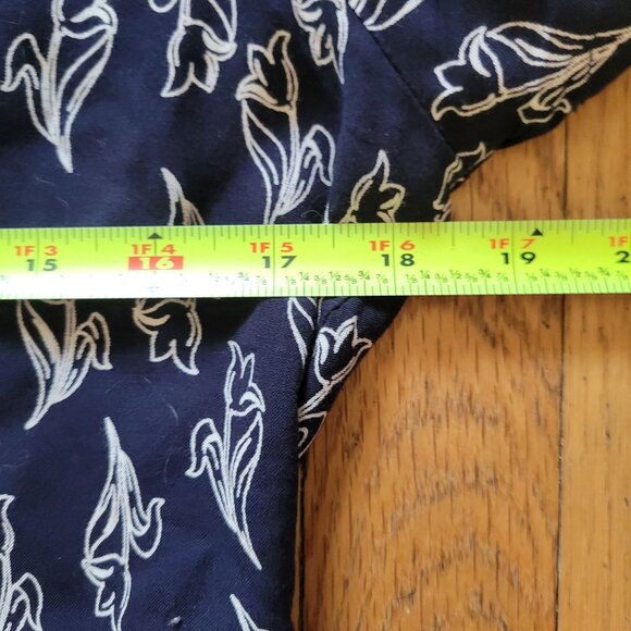 Vintage Navy Short-Sleeve Button-Up Blouse With White Floral Tulip Print & Back - Picture 8 of 8